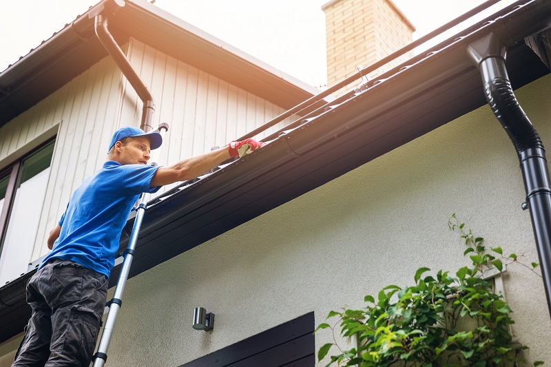 Cleaning Gutter